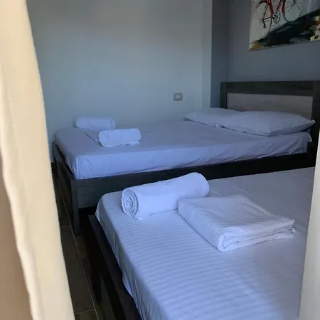 Happy Aparthotel